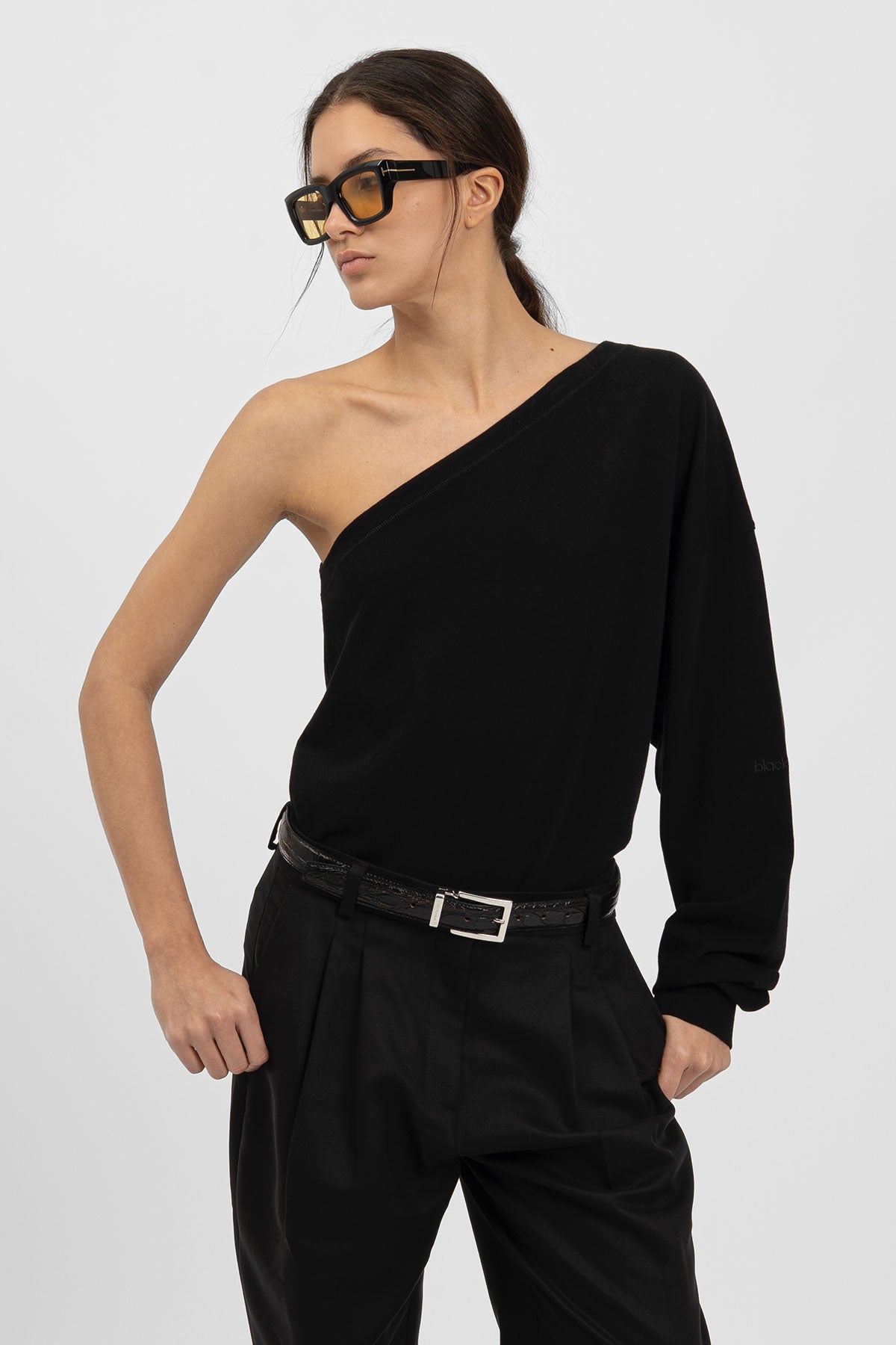 bp ICONIC 016 One Shoulder Black