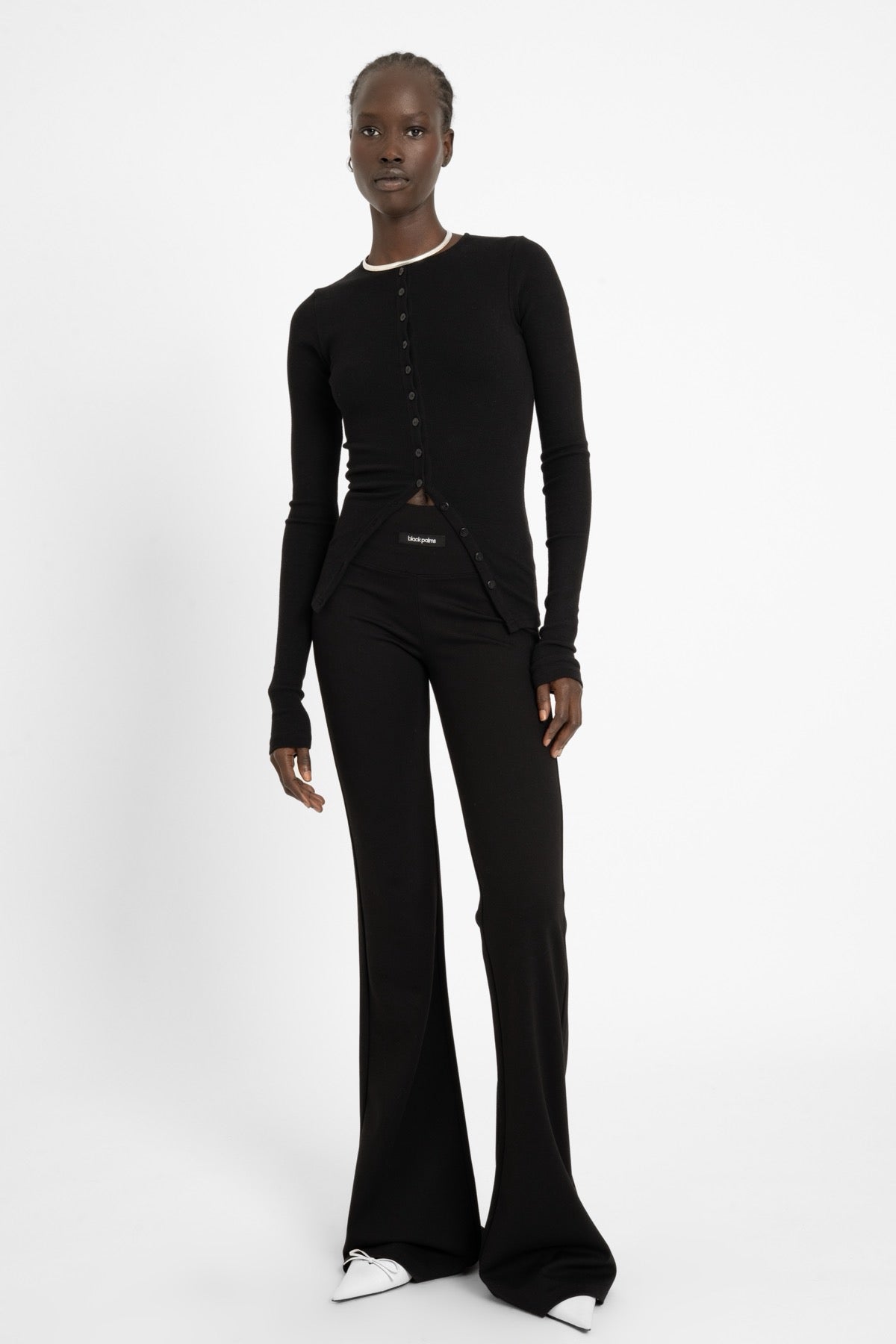 FYNA Flares Black