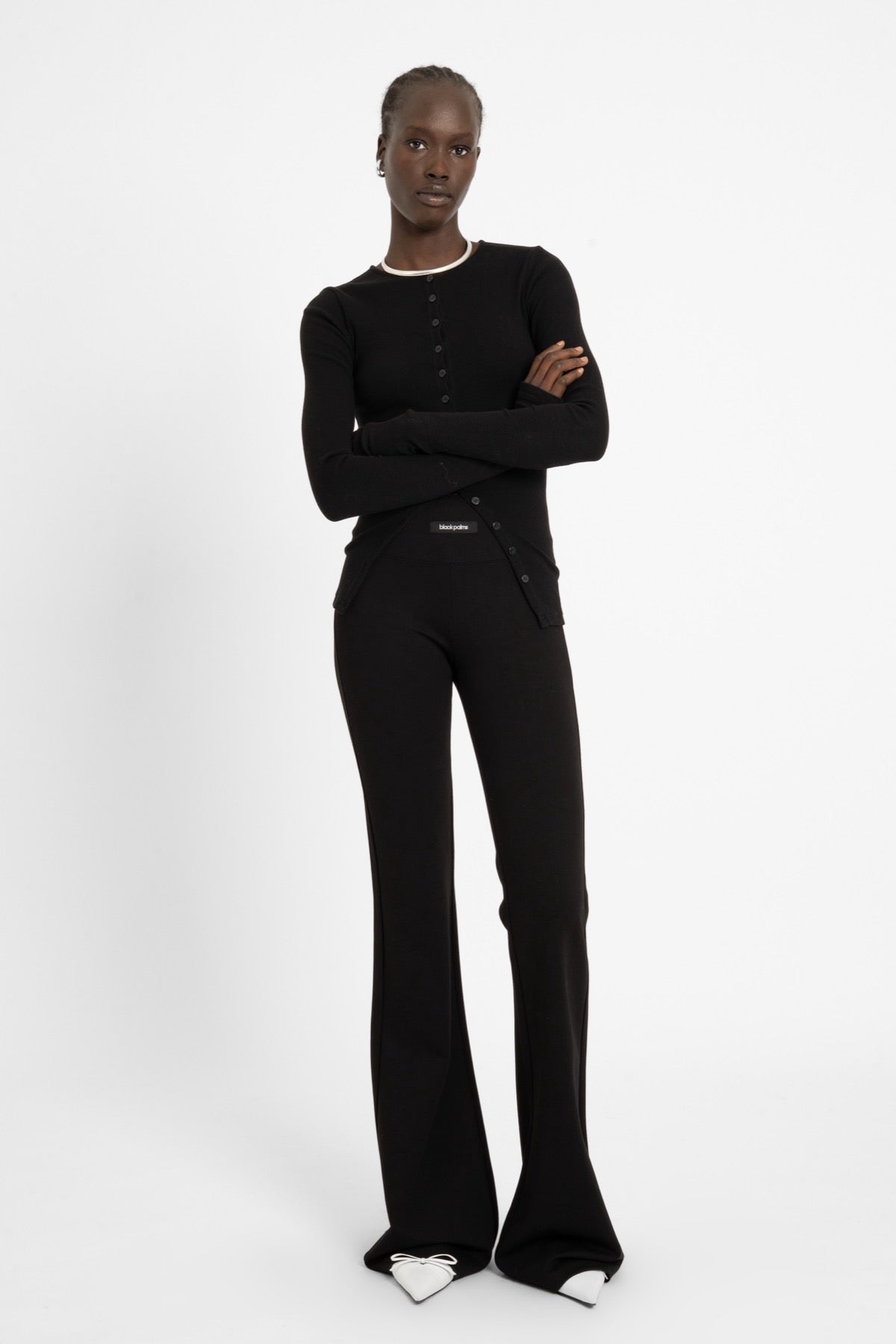 FYNA Flares Black