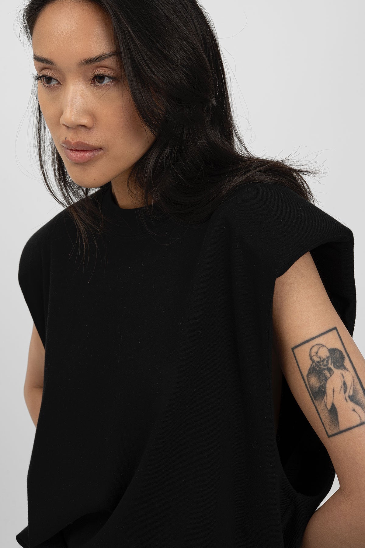 bp ICONIC 014 Shoulder Tee Black