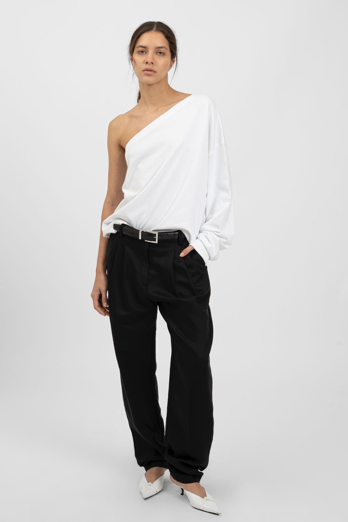 bp ICONIC 016 One Shoulder White