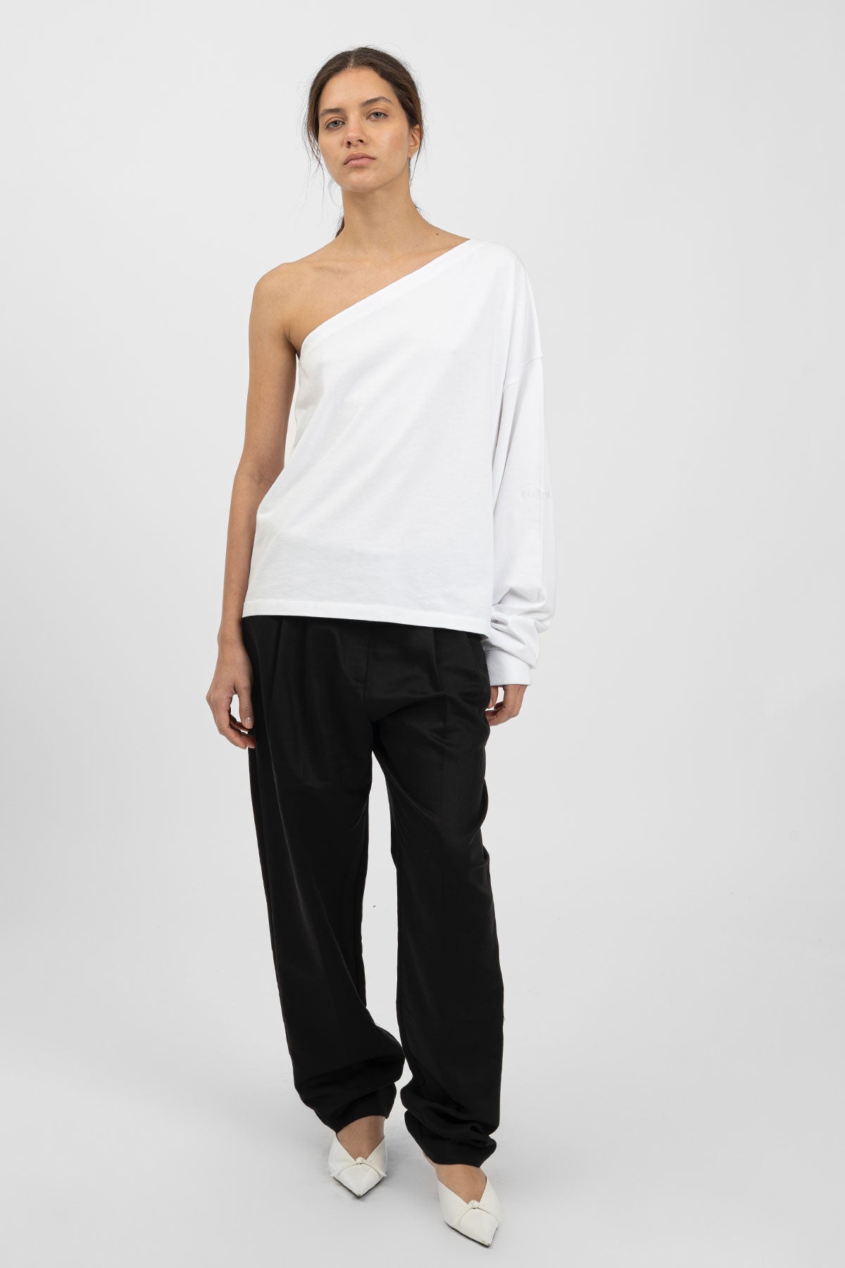 bp ICONIC 016 One Shoulder White