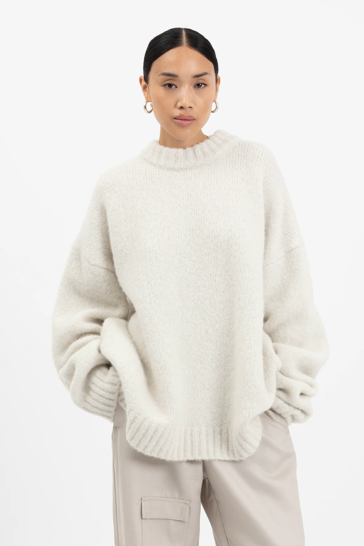 AW24_ECom_KELLY_Sweater_Greige_2