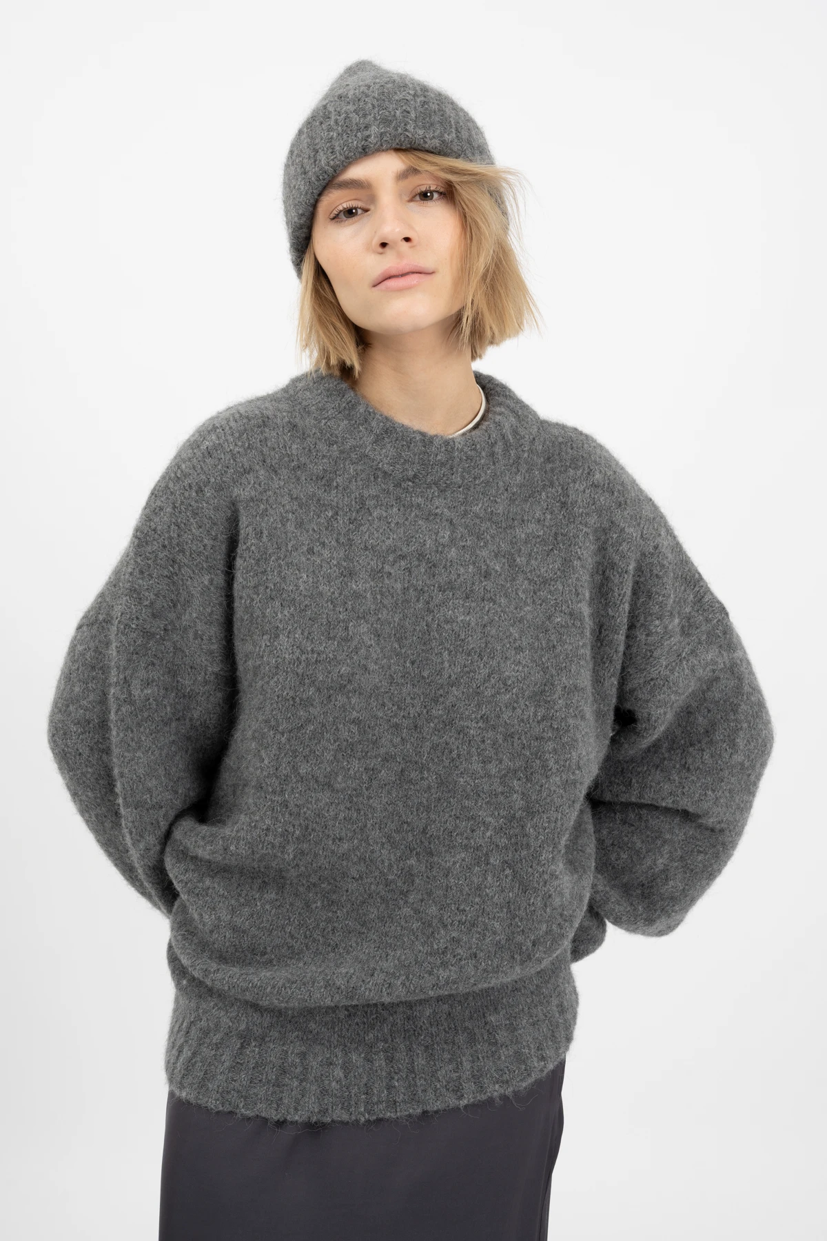 AW24_ECom_KELLY_Sweater_Grey_2